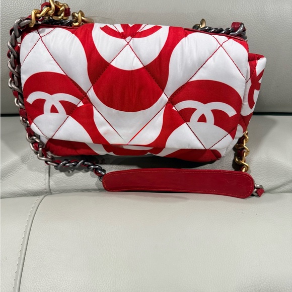 Handbags - Red and White Quilted Chain Bag